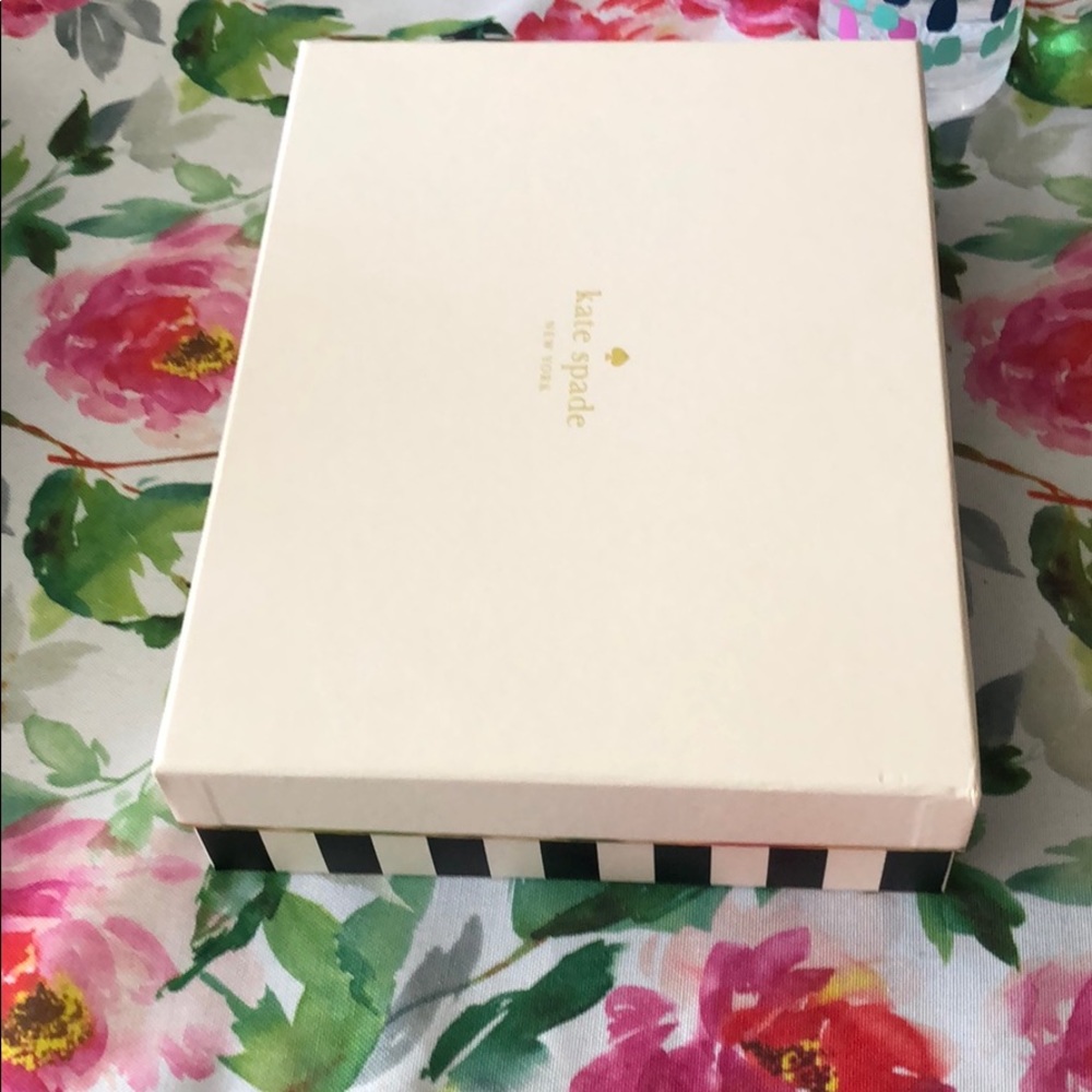 Box - Picture 3 of 3